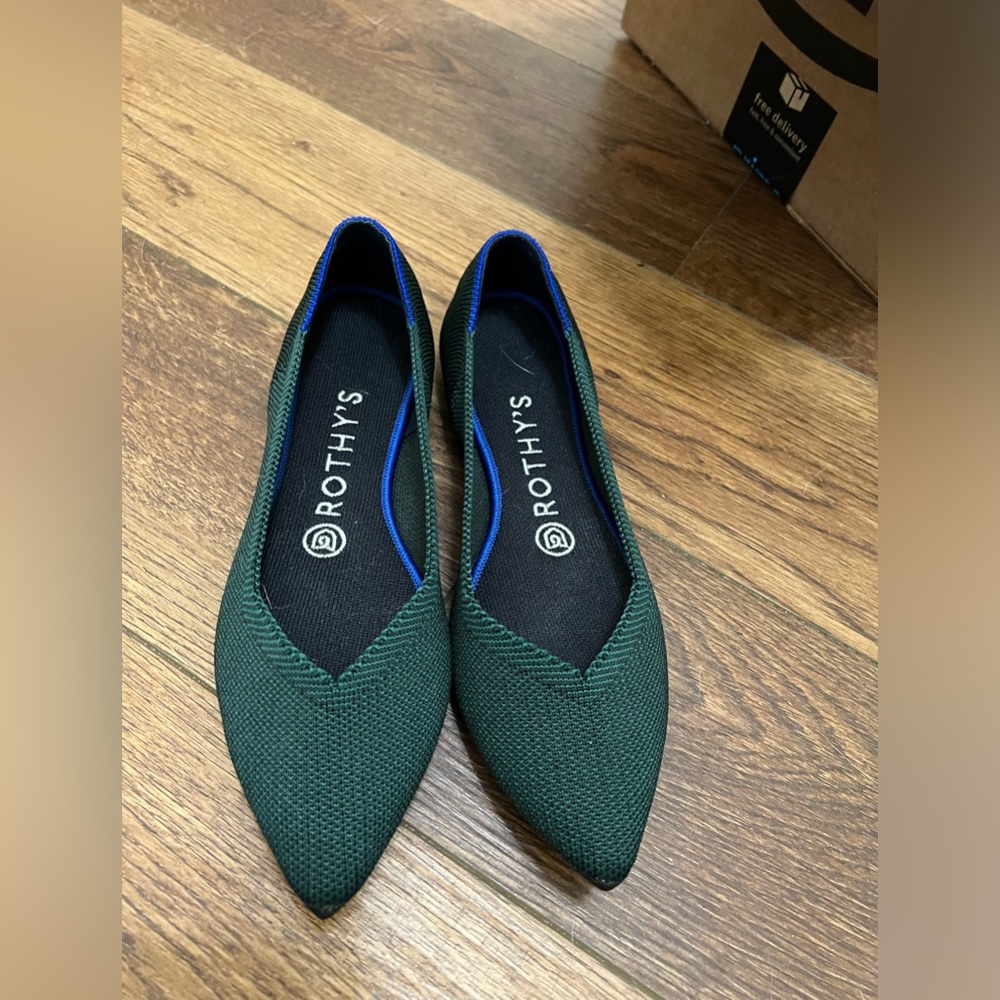 Rothy’s Emerald Green points size 7